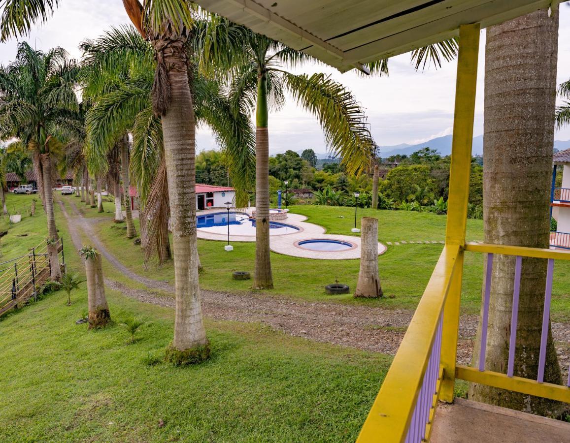 Hotel Rancho Chihuahua Filandia Exterior foto